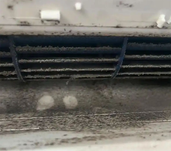 洛江空调吹的风有股烧焦味是怎么回事
